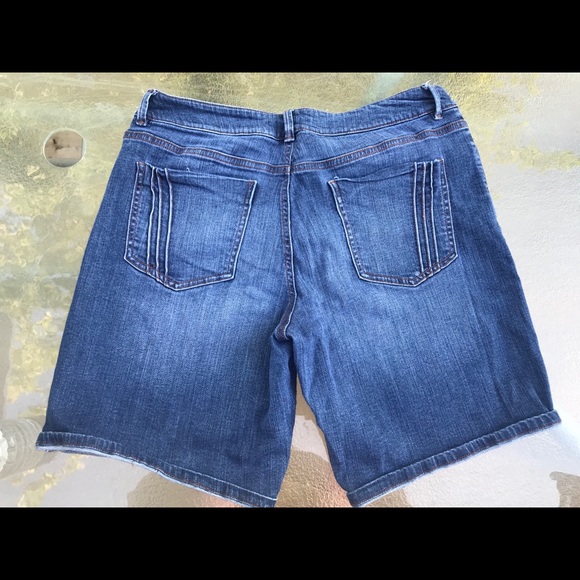 Mia Bermuda Shorts - Picture 3 of 4